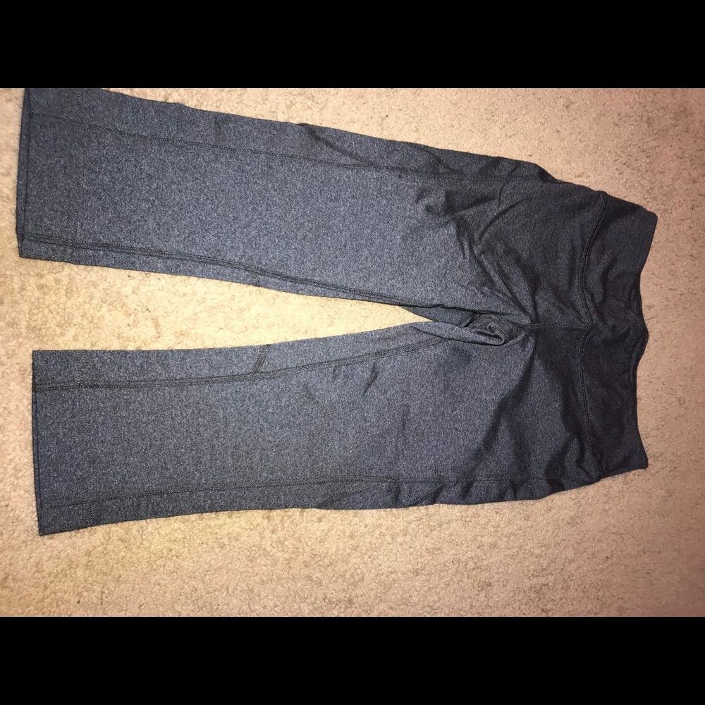 Grey cropped workout leggings